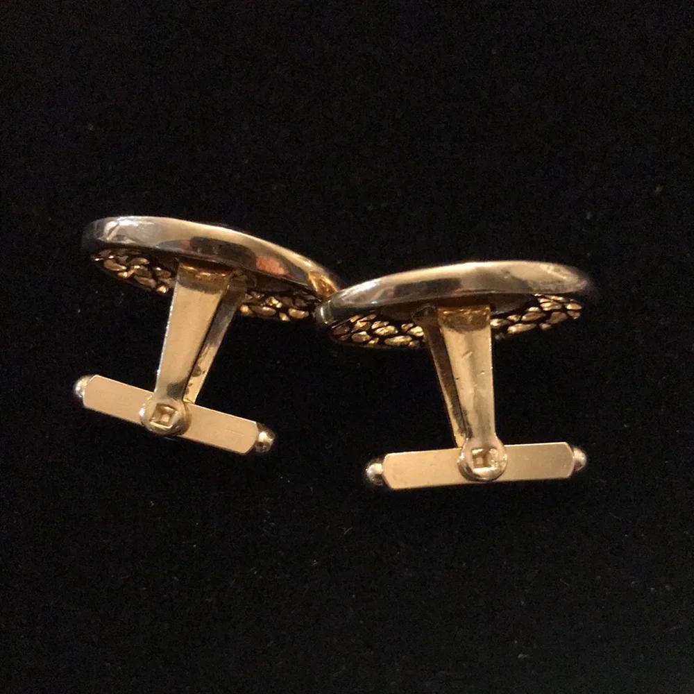 3/$15 ⭐️ Vtg gold tone unbranded cuff links filigree w/ oval. Cufflinks (I)